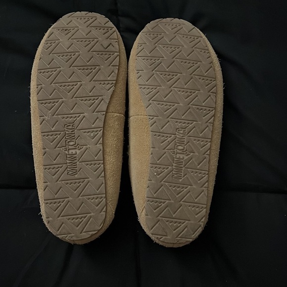 “Minnetonka moccasins Slippers size 6” - Picture 2 of 9